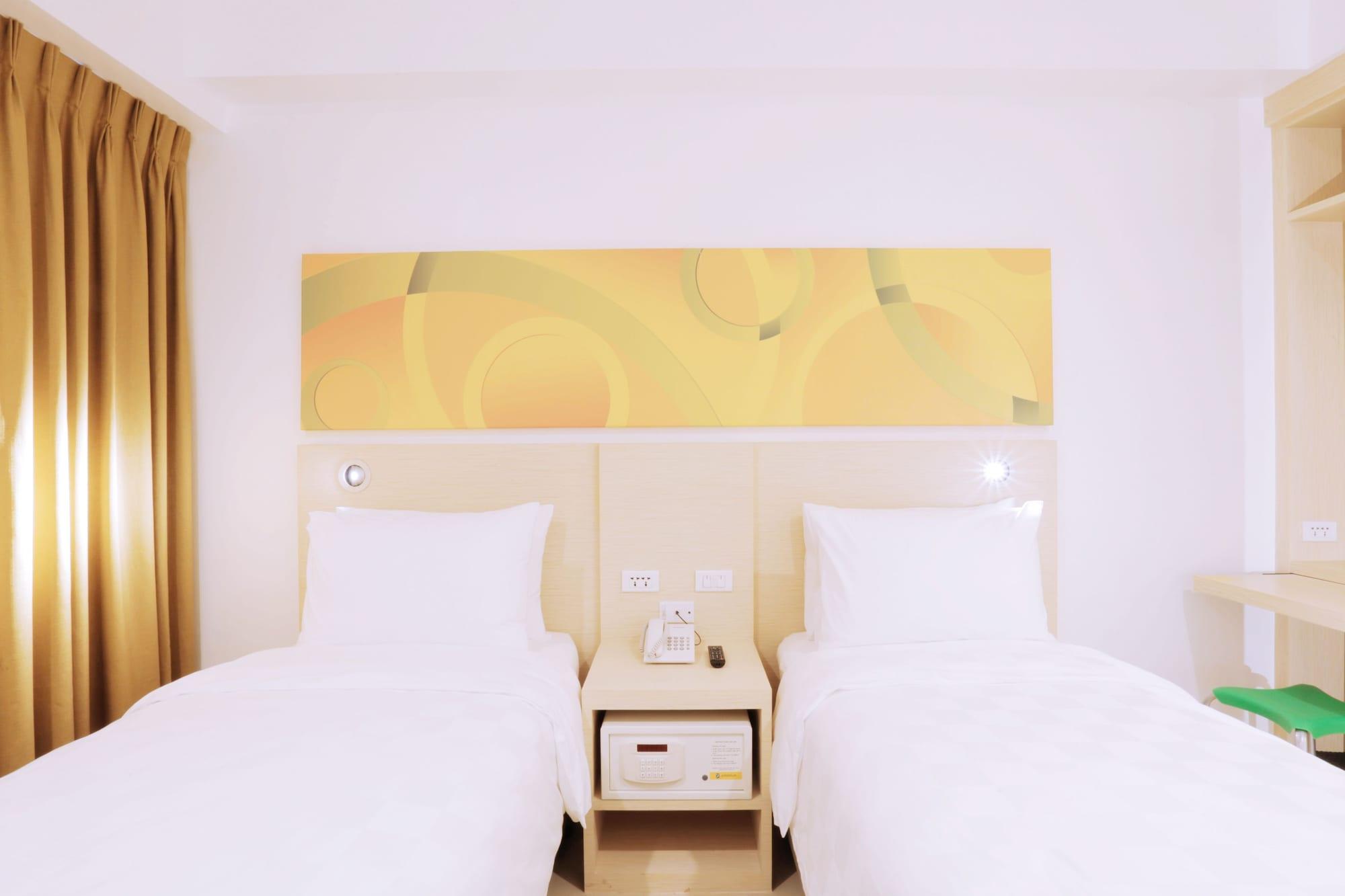 Go Hotels Ermita, Манила Екстериор снимка
