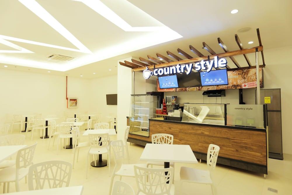 Go Hotels Ermita, Манила Екстериор снимка