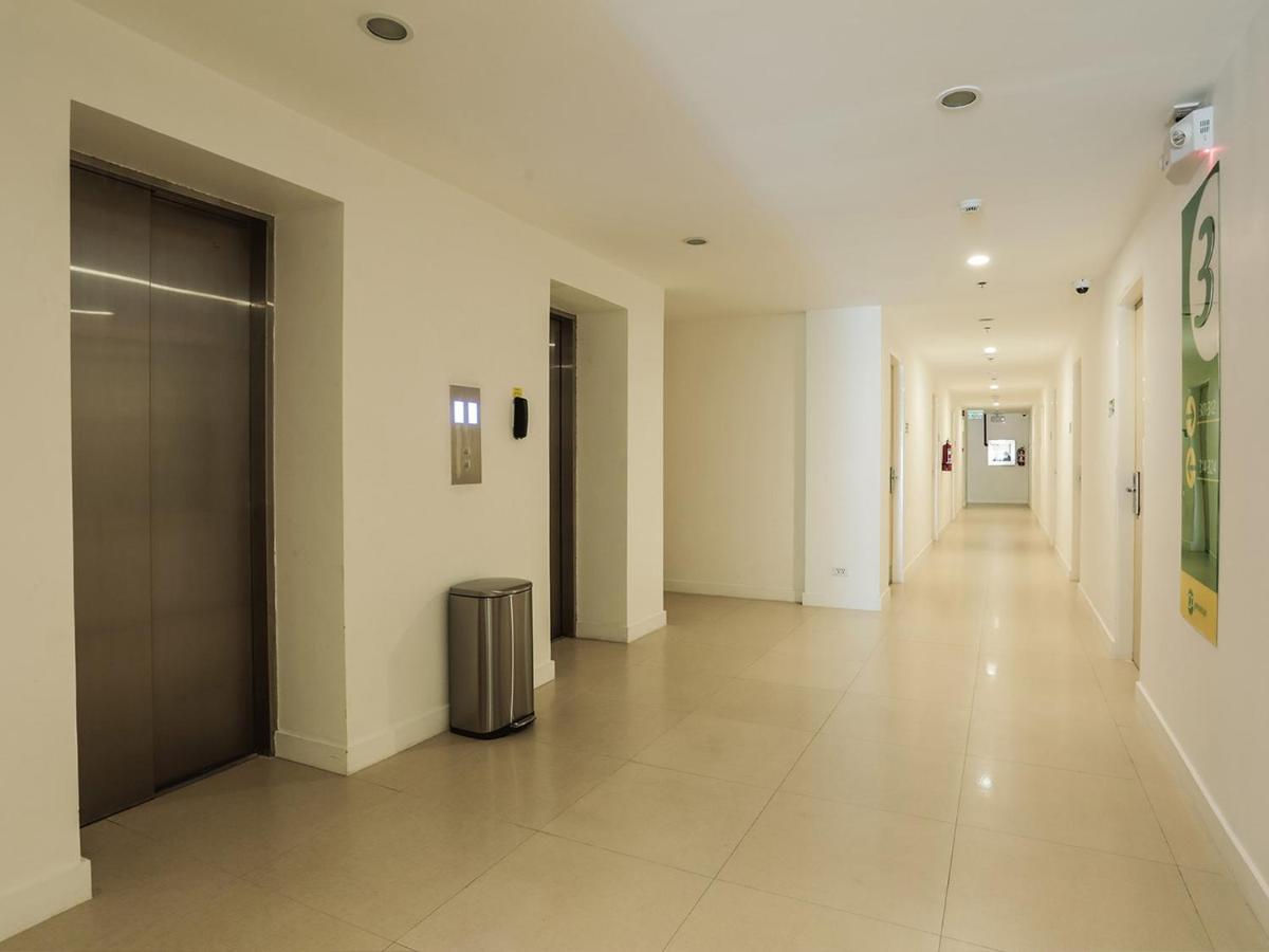 Go Hotels Ermita, Манила Екстериор снимка
