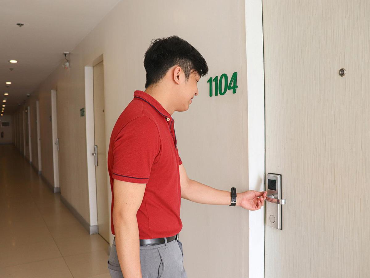 Go Hotels Ermita, Манила Екстериор снимка