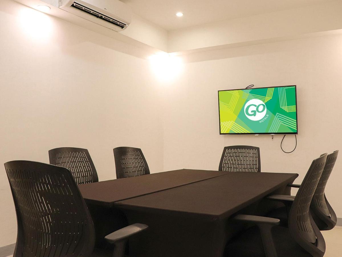 Go Hotels Ermita, Манила Екстериор снимка