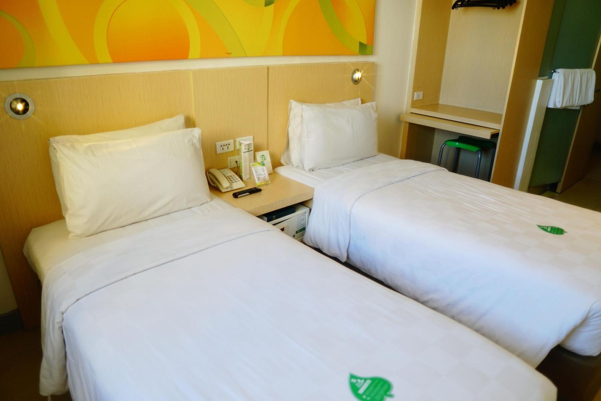 Go Hotels Ermita, Манила Екстериор снимка