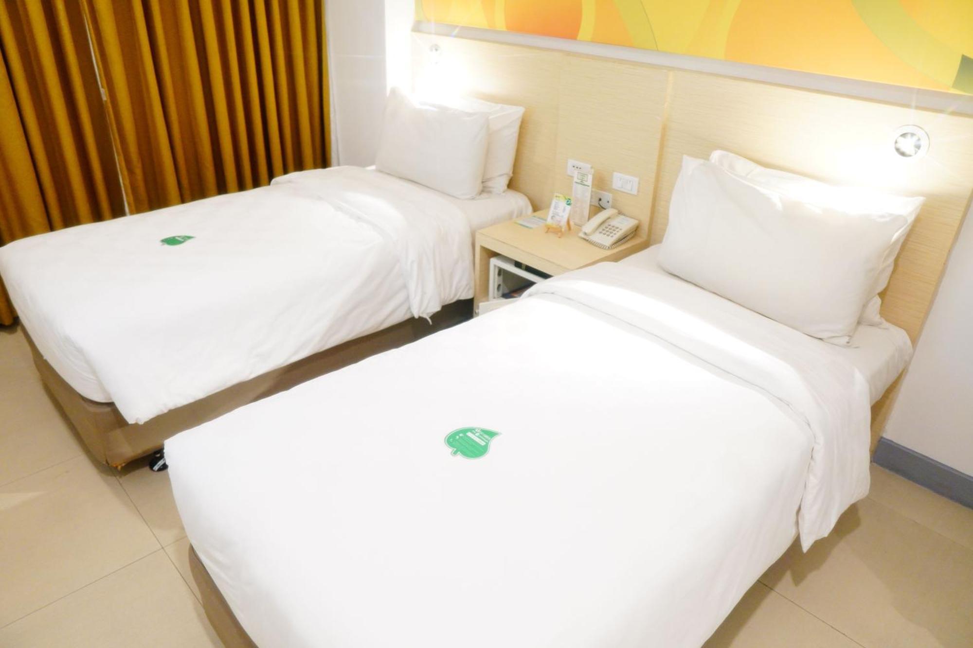 Go Hotels Ermita, Манила Екстериор снимка