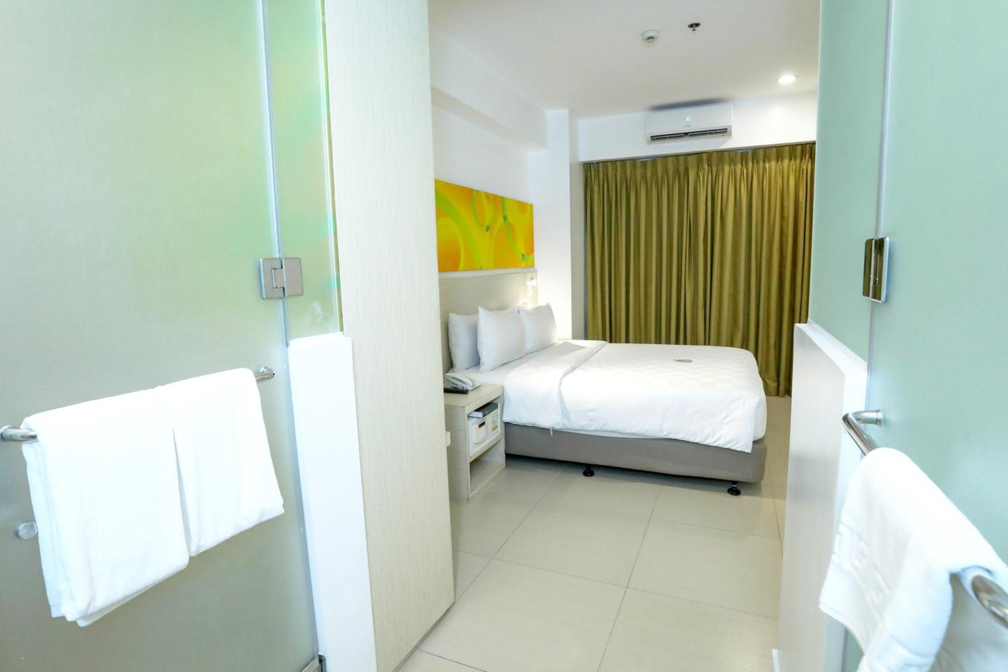 Go Hotels Ermita, Манила Екстериор снимка